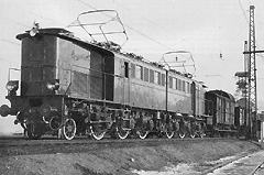 �l�ska Kolej G�rska. Elektrow�z E95 z poci�giem towarowym w okolicach Wa�brzycha