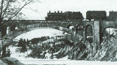 Parow�z Tp4 z lokalnym poci�giem pasa�erskim w okolicach Worochty